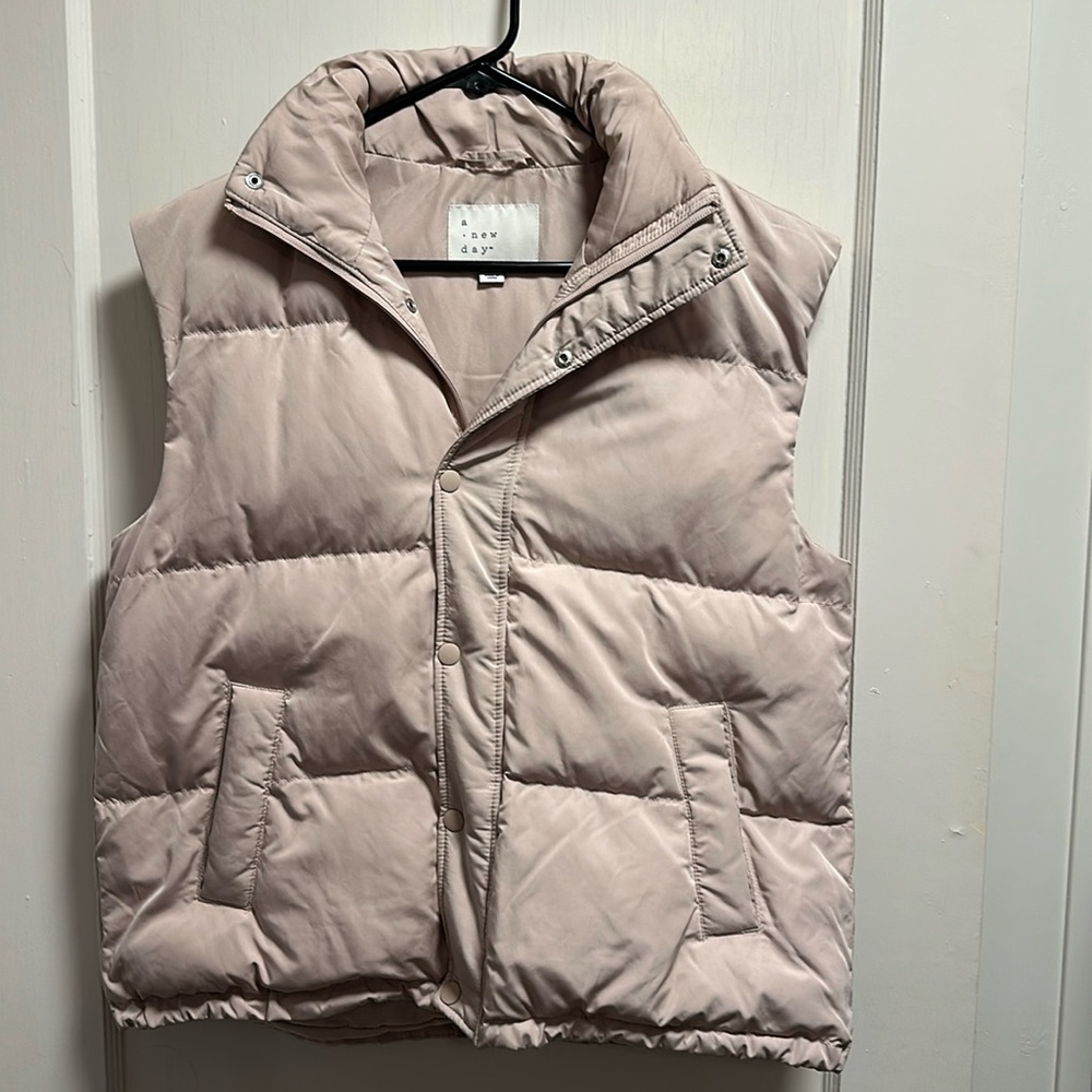 Puffer vest. Oversized fit. Size medium in excellent condition.